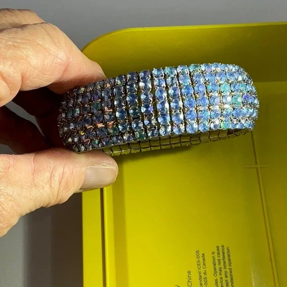 Sparkling light blue rhinestone stretch bracelet. - Picture 5 of 5